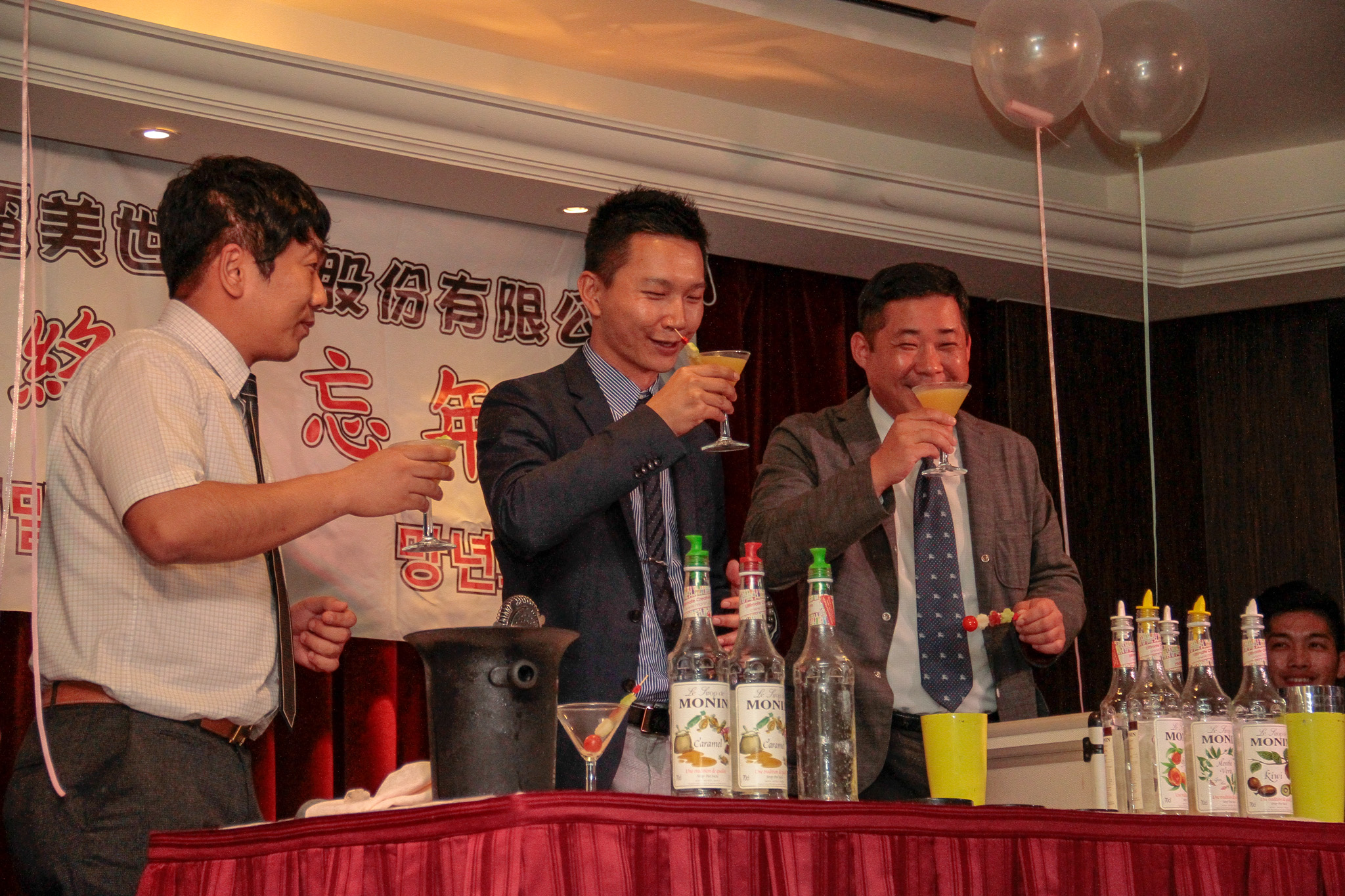春酒尾牙表演｜川劇變臉秀聯手世界冠軍花式調酒！春酒尾牙忘年會最佳活動表演