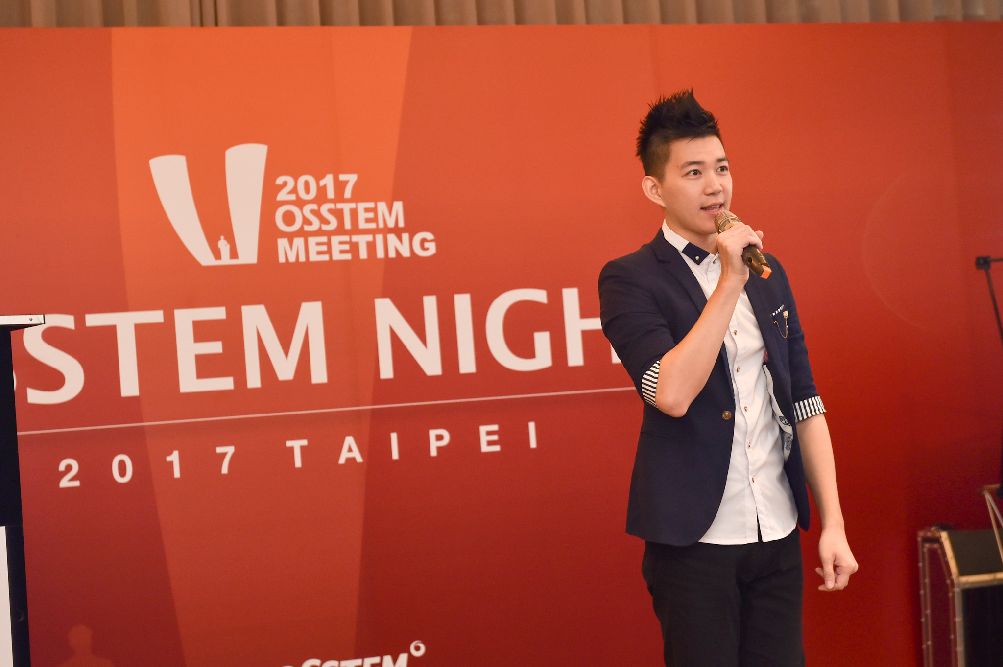 魔力宏娛樂團隊應奧齒泰之邀,帶來一連串大型魔術表演