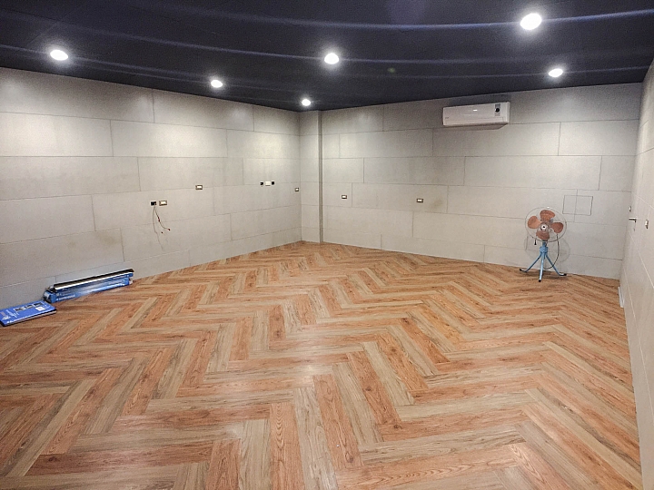 水電進場,安裝插座、燈座