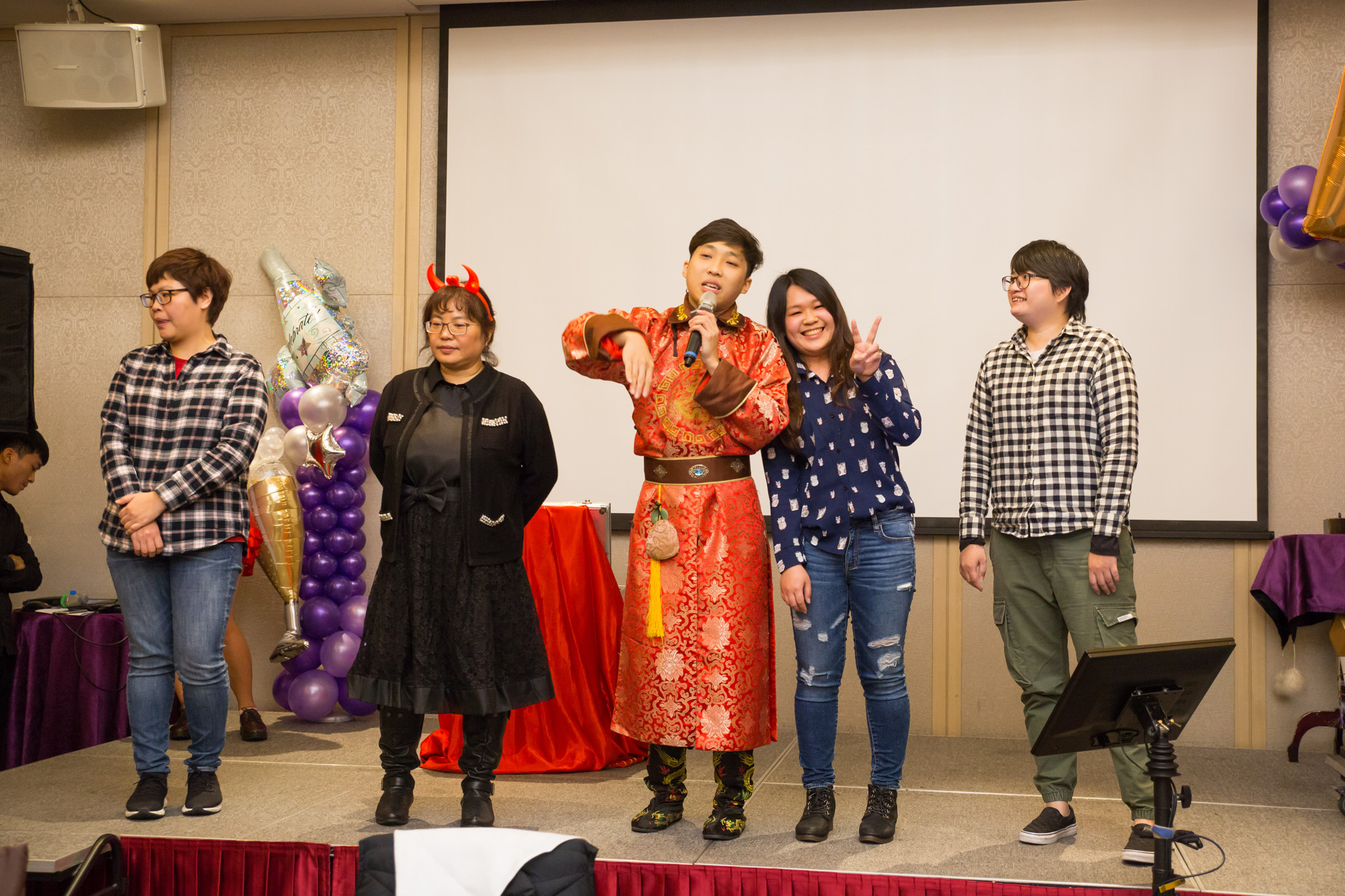 中國魔術表演戲法中也有歡樂的互動秀